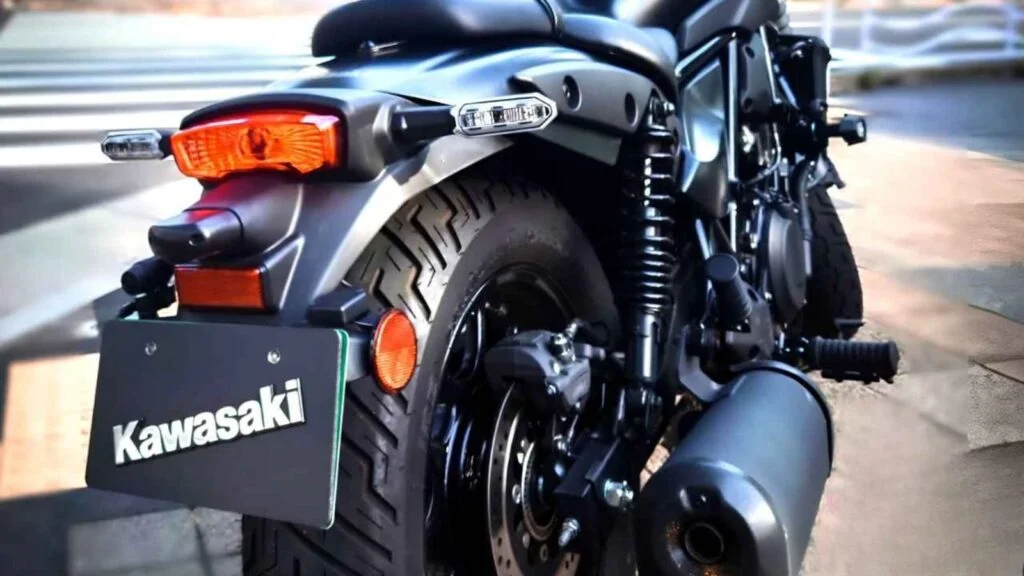 Kawasaki Eliminator Outshines Royal Enfield with 451cc Power and 30 Kmpl Mileage – Check Price & Features