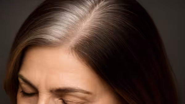 Hairstyles After 50: Reverse coloring, the trick to rejuvenating gray and white hair without an “old-fashioned” look. roots”