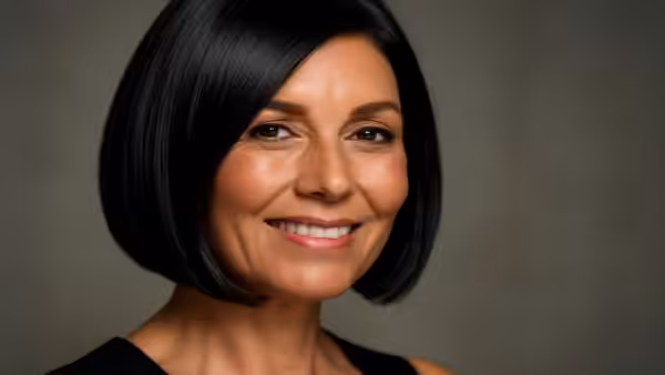 “A rejuvenating cut after 50”: The gloss bob is the trendiest hairstyle for spring 2026